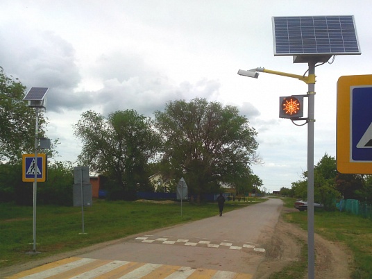 Светофоры Т 7  и светильники на солнечных батареях в Комаровском сельском поселении.
